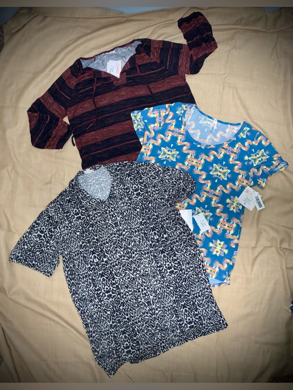 👀LuLaRoe Bundle Deal Women’s Size Large NWT Classic T Devin Debra Tops